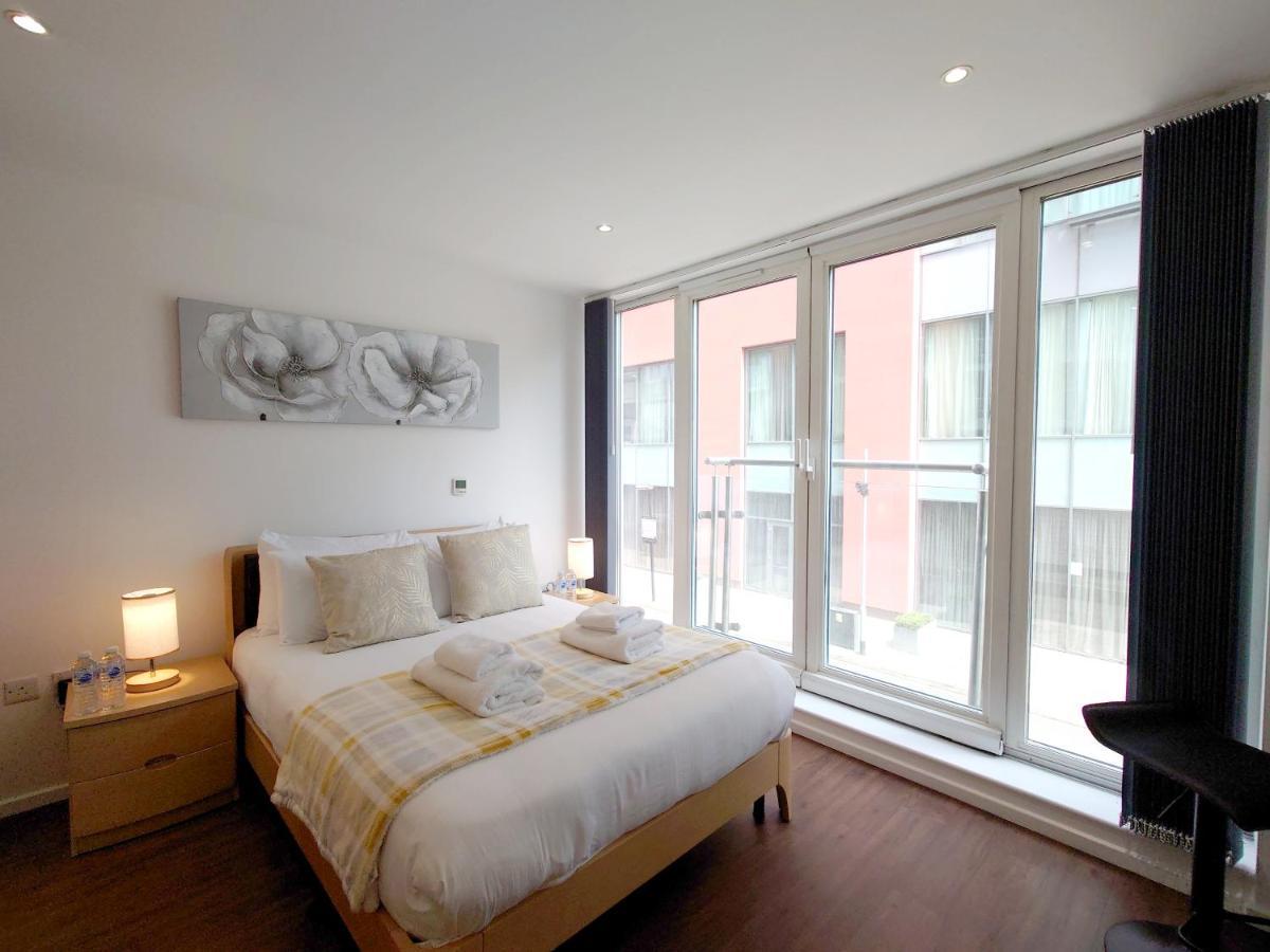 לונדון Fully Serviced Two Bed Apartment By Excel & O2 מראה חיצוני תמונה